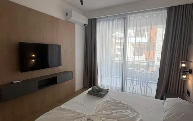 Onia Luxury Escape