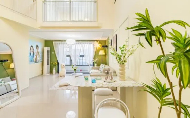 Guangzhou Nuanju Film and Television Theme Apartment