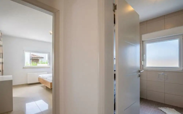 Villa Dvor Comfortable Holiday Residence