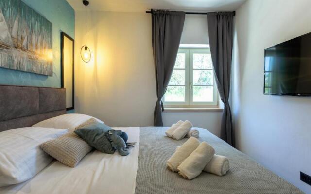 TEONA Luxury Apartment with jacuzzi and terrace sea view