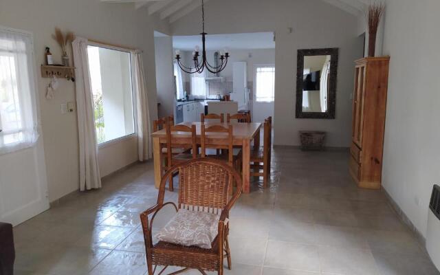 Pinamar Norte Casa Aquiles 8 pax