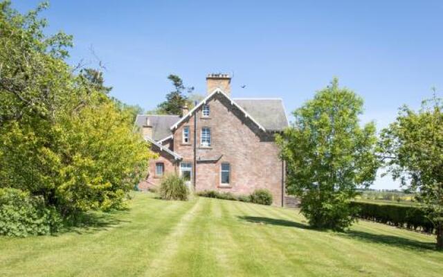 Whitehouse Country House