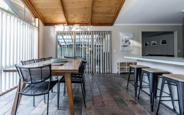 BEACH SCENE on STREETON