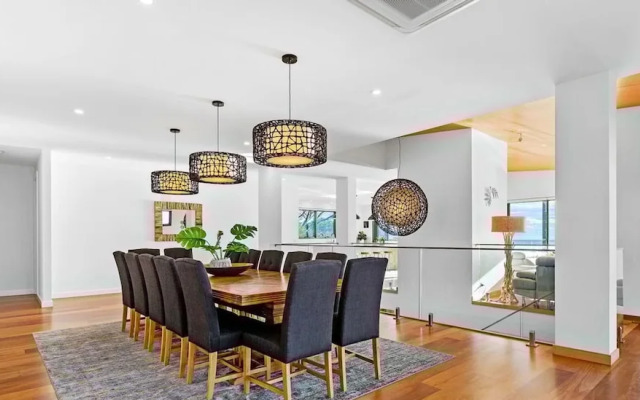 The Ocean s Edge Luxury Entertainer With Views