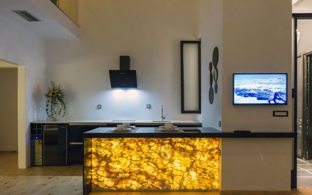 Aigli Seafront Loft-Bespoke Design Gem