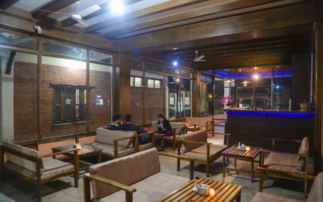 Sauraha Holiday Home