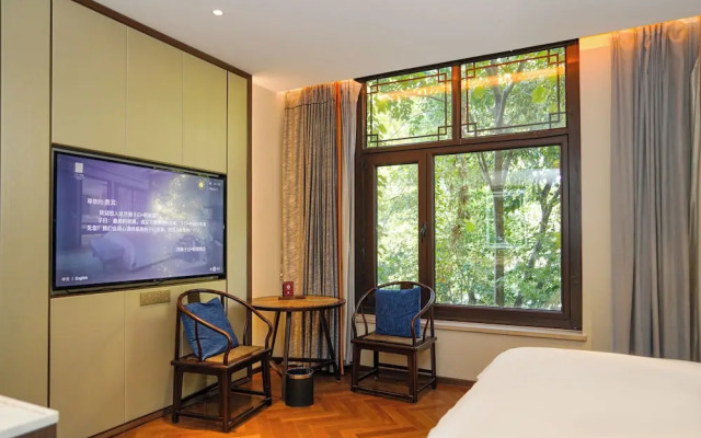 Ziyue Minghu Hotel