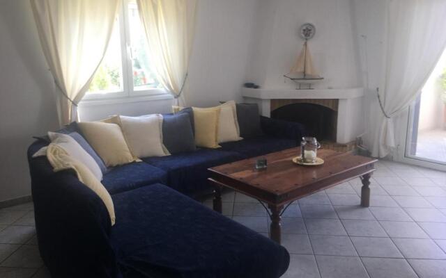 Beach house in Sounio 30' from Airport