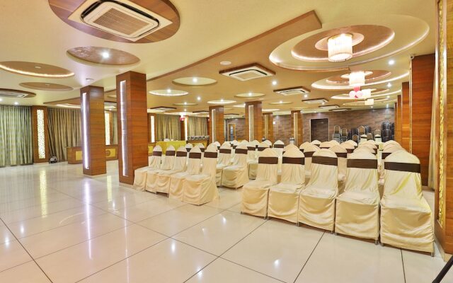 OYO 13253 The Grand Vinayak Hotel