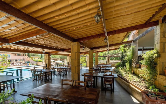 Residence con piscina a Guardistallo