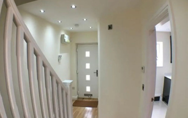 Tudors eSuites Birmingham Townhouse Private Garden Free Parking