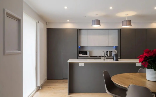 PickThePlace family house in West Kensington