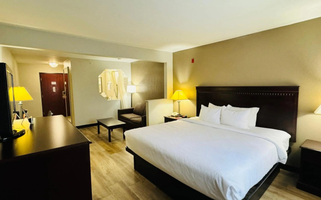 Econo Lodge Inn & Suites Monroe
