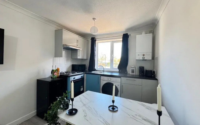 Charming London Apartment Retreat