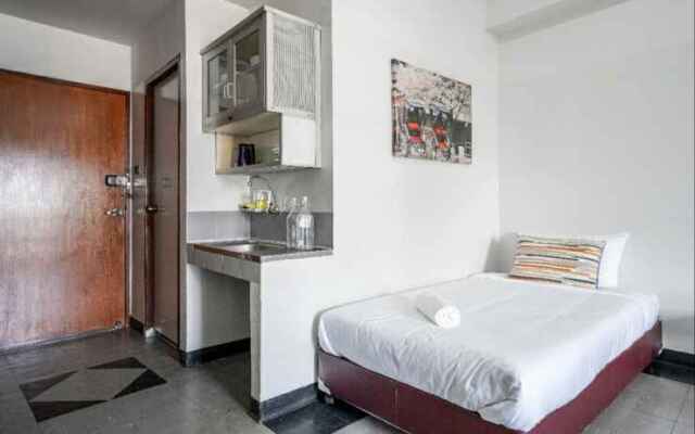 Studio room near MRT by PD Mansion