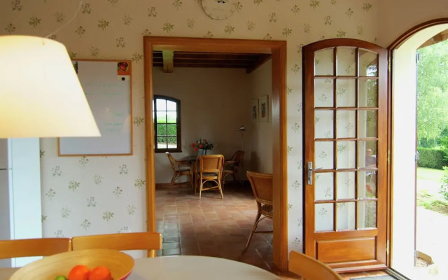 Lovely Villa in La Coquille with Swimming Pool