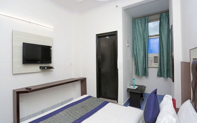 OYO 13277 Hotel Neelam Palace