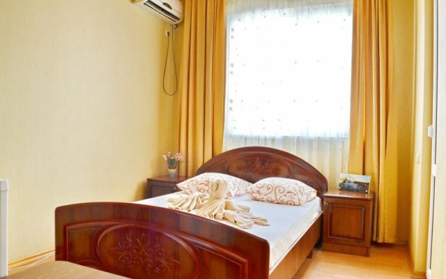 Guest house (Гест Хаус) на Фермерской