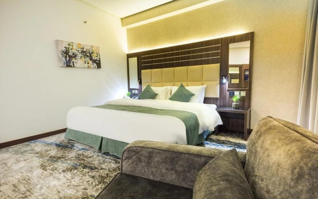 White Diamond 2. Sari