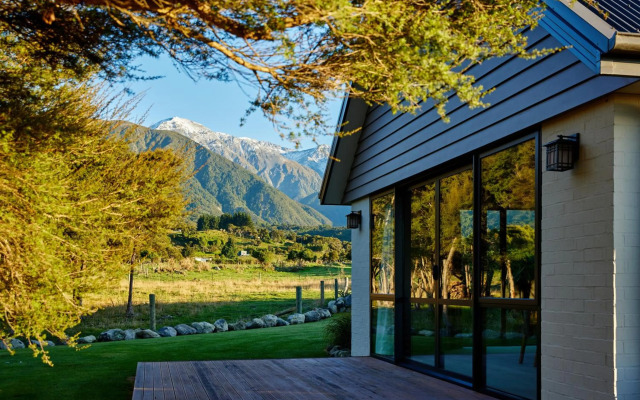 Manakau Lodge