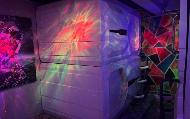 Capsule & Dormitory Space-X