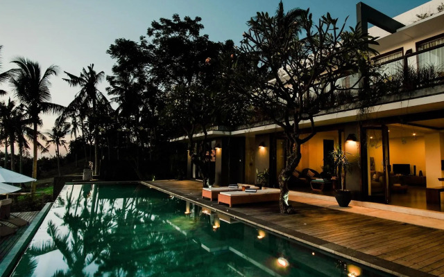 Malimbu Cliff Villa