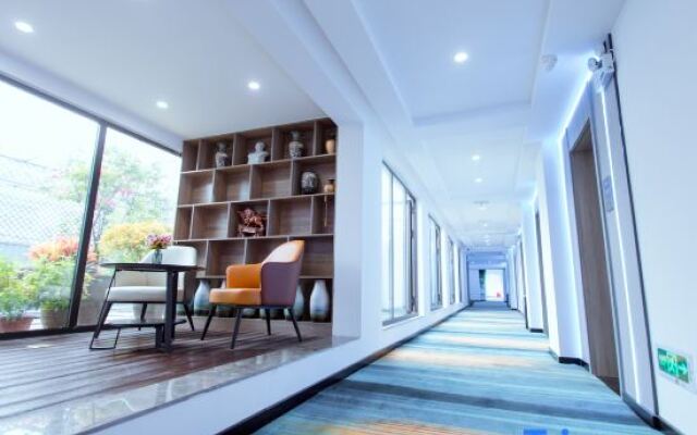 Luoyang hummingbird E-sports Hotel