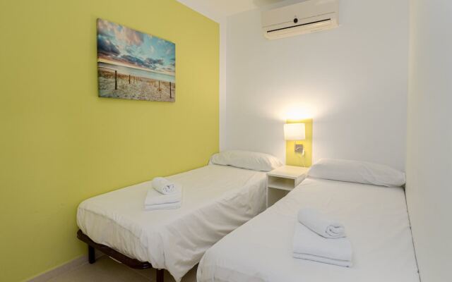 Beautiful Duquesa Harbour apt 2001