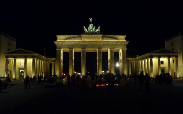 Apartment near Brandenburg Gate