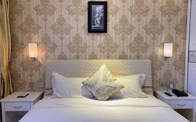 Lucky 8 Hotel