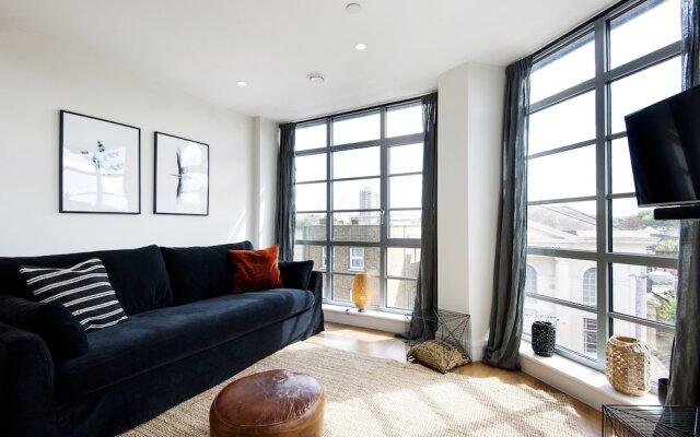 Panoramic Peckham Home by the Overground Station
