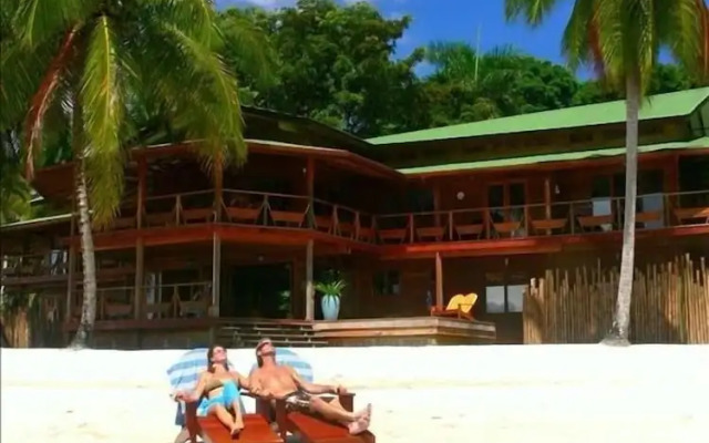 Bocas Beachfront Lodge