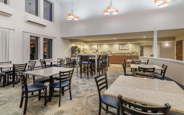 Best Western Plus Liverpool - Syracuse Inn & Suites