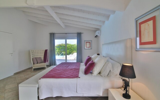 Exclusive Terres Basses Location, Full AC, Salt Water Pool, Wifi, Short Drive to the Beach! — фото 5