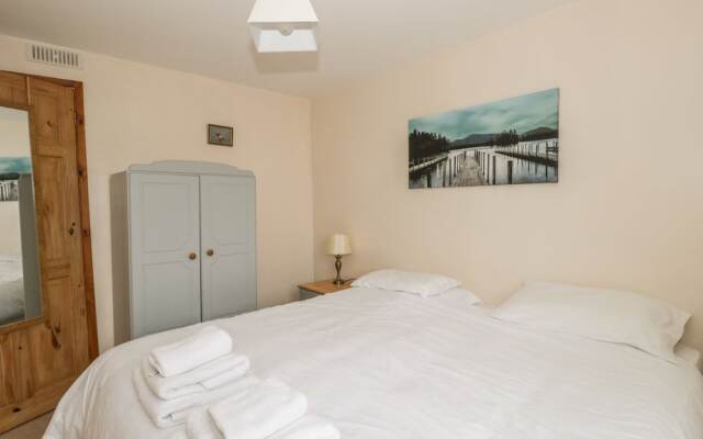 1 Park Nook Close