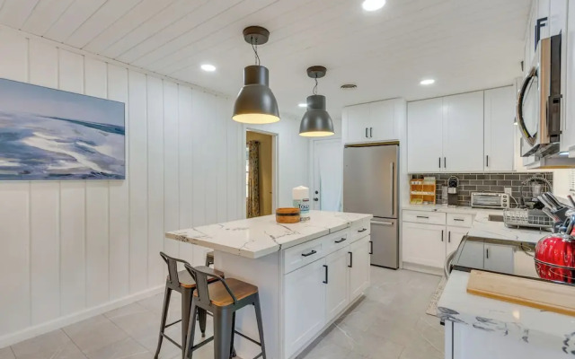 Stylish Pensacola Retreat w/ Patio & Grill!