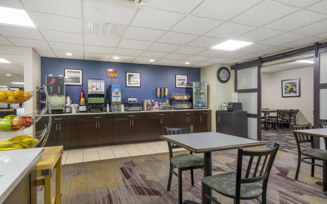 Best Western Plus Berkshire Hills Inn & Suites