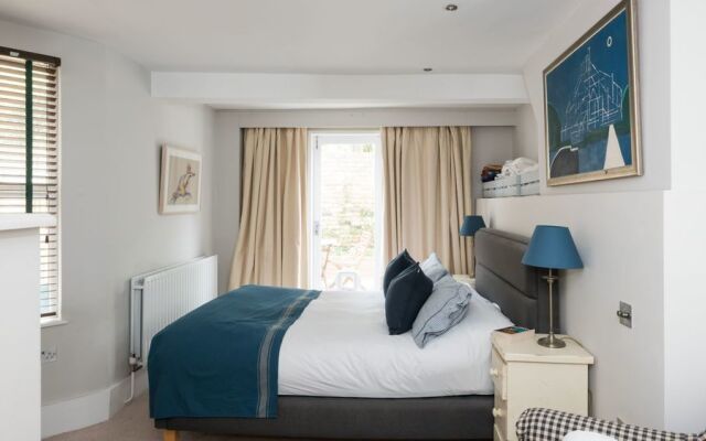 Contemporary 2BR Flat near The Oval