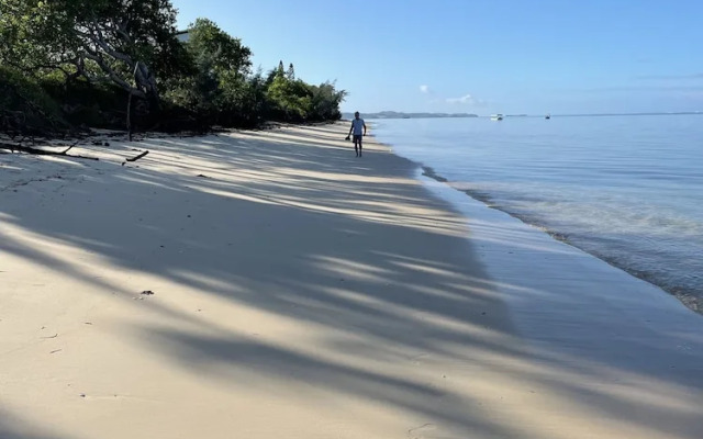Poé Côté Lagon Beach Bungalows