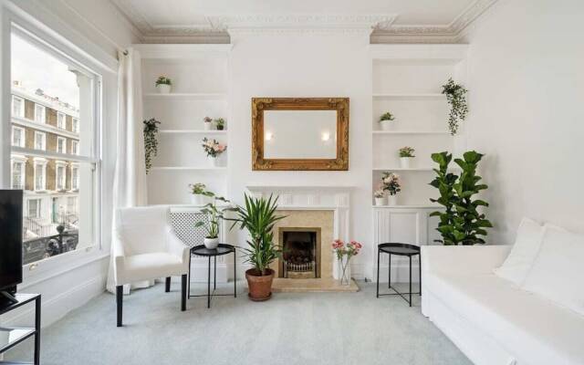 Sophisticated 2-bed, 2-bath apt in Chelsea