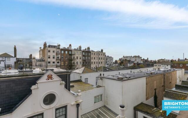 Seabright Townhouse | By My Getaways | Parking for one car