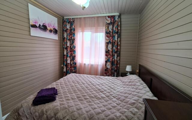 Cottage in DNT Cornflowers 13/1