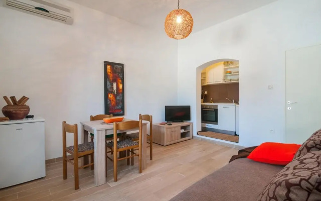 Nice Apartment in Sutivan With Wifi and 1 Bedrooms