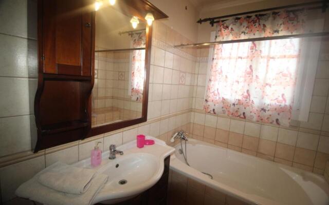 Private Villa AKOBARA, 2km from city center