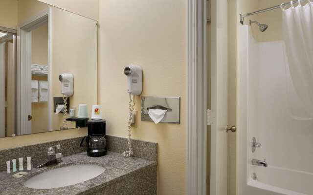 Super 8 by Wyndham Columbia City