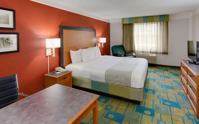 La Quinta Inn by Wyndham Pittsburgh Airport