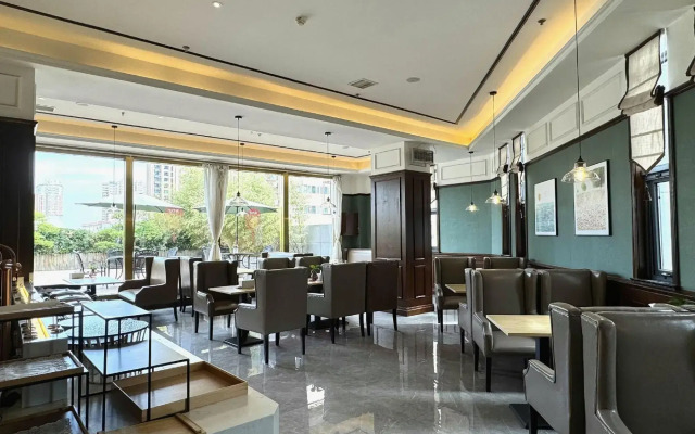 Dayan Pagoda Madison Hotel