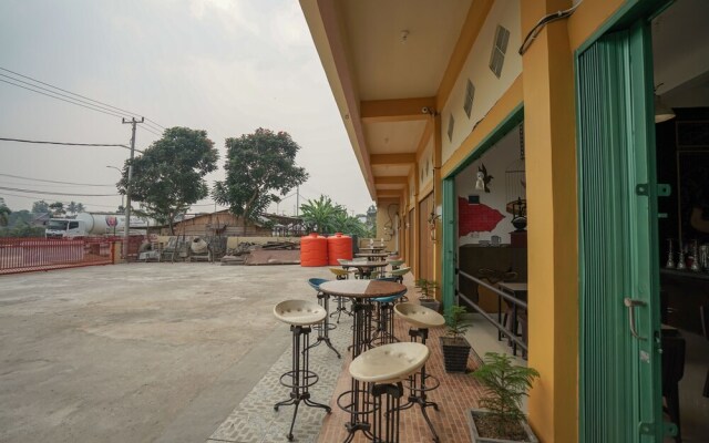 Sans Hotel Max To U Palembang