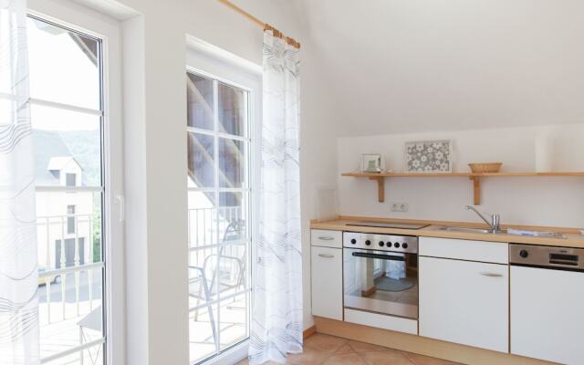 Modern Apartment In Krov With Garden And Balcony