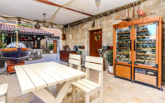 Apartments Maestral
